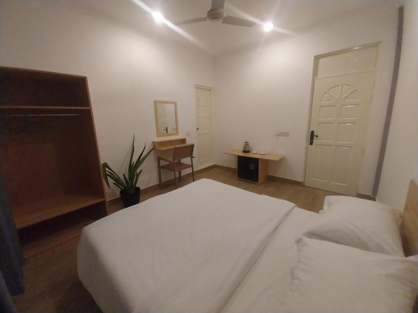 Clove Beach Addu City Екстериор снимка
